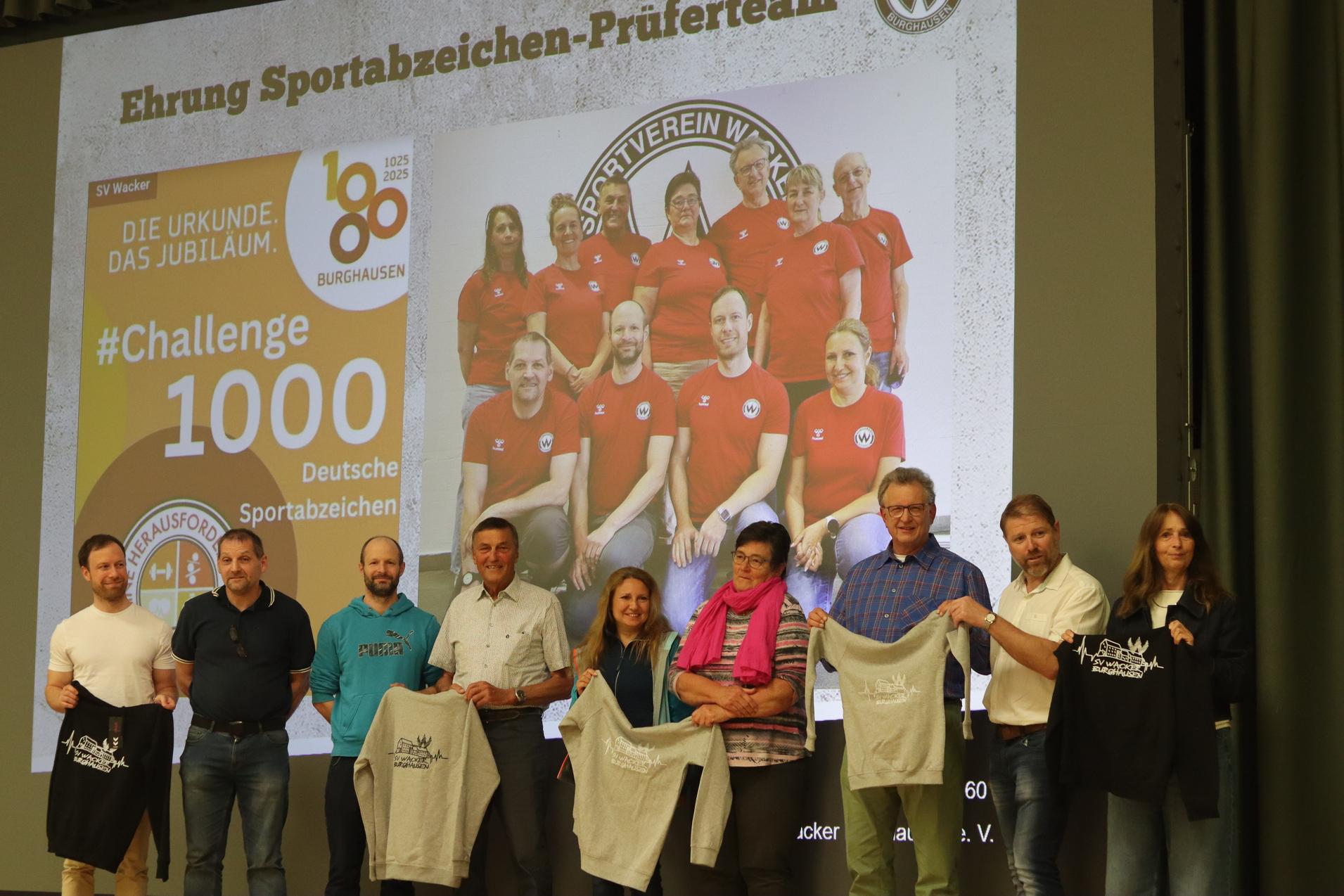 Ehrung Sportabzeichen Prüfer*innen Auf der Jahreshauptversammlung wurden die Prüfer*innen des Sportabzeichens aufgrund der 1000 Sportabzeichen im Jahr 2025 geehrt